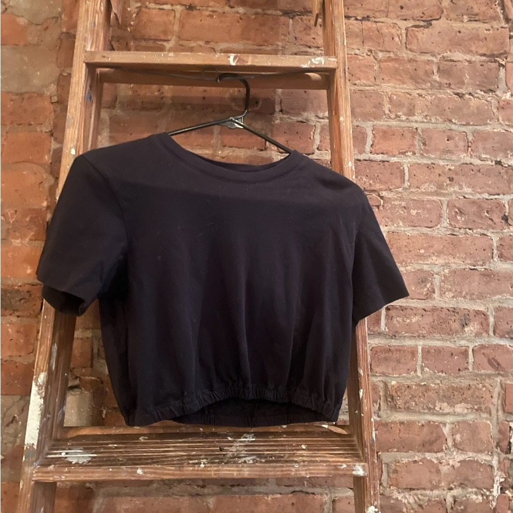 Wilfred -  Cropped Black Tee